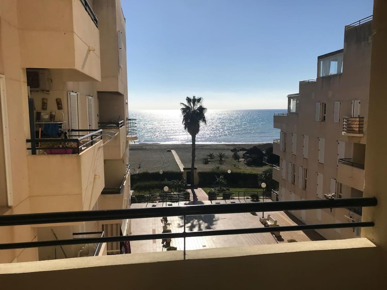 Espectacular Residencial En 1A Linea Con Piscina Apartment Бенахарафе Екстериор снимка