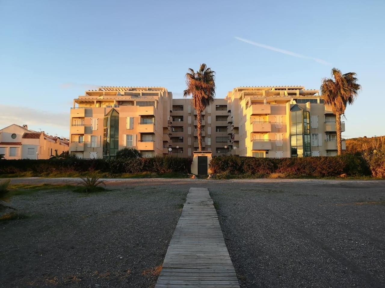 Espectacular Residencial En 1A Linea Con Piscina Apartment Бенахарафе Екстериор снимка